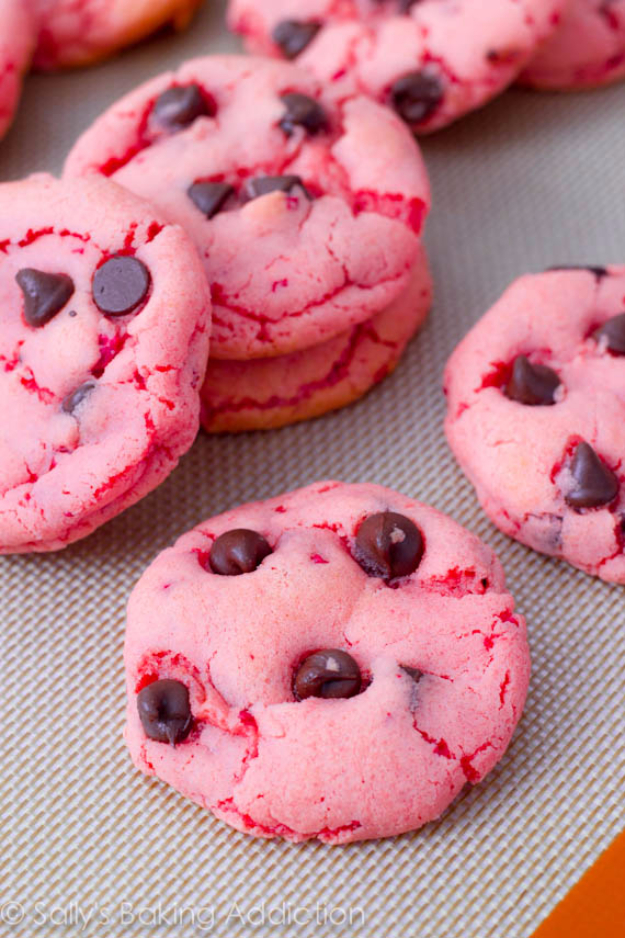 DIY Valentines Day Cookies - Strawberry Chocolate Chip Cookies - Easy Cookie Recipes and Recipe Ideas for Valentines Day - Cute DIY Decorated Cookies for Kids, Homemade Box Cookies and Bouquet Ideas - Sugar Cookie Icing Tutorials With Step by Step Instructions - Quick, Cheap Valentine Gift Ideas for Him and Her http://diyjoy.com/diy-valentines-day-cookie-recipes