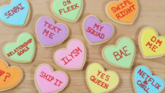 DIY Valentines Day Cookies - Valentines Heart Cookies - Easy Cookie Recipes and Recipe Ideas for Valentines Day - Cute DIY Decorated Cookies for Kids, Homemade Box Cookies and Bouquet Ideas - Sugar Cookie Icing Tutorials With Step by Step Instructions - Quick, Cheap Valentine Gift Ideas for Him and Her http://diyjoy.com/diy-valentines-day-cookie-recipes