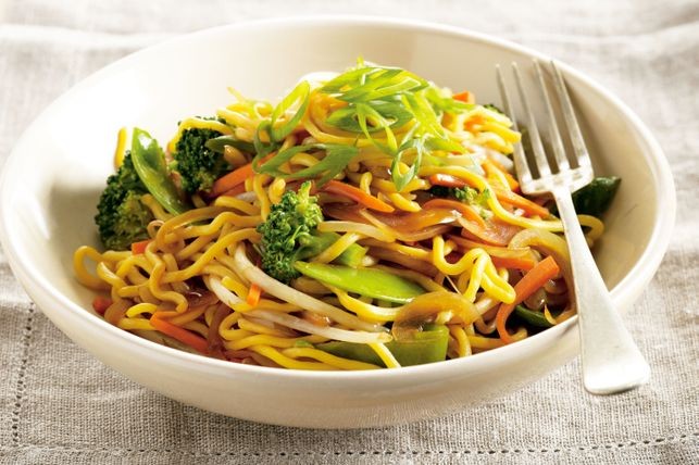 Chinese Egg Noodle And Vegetable Stir-Fry