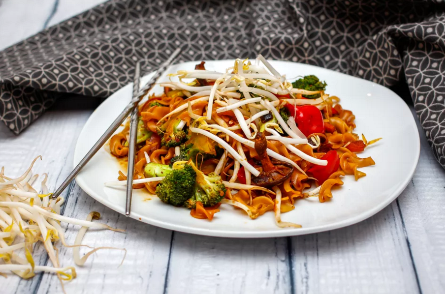 Thai Stir-Fried Noodles With Vegetables