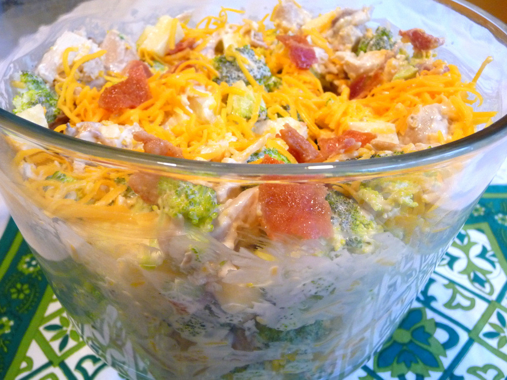 Amish Broccoli Salad
 SPLENDID LOW CARBING BY JENNIFER ELOFF AMISH BROCCOLI