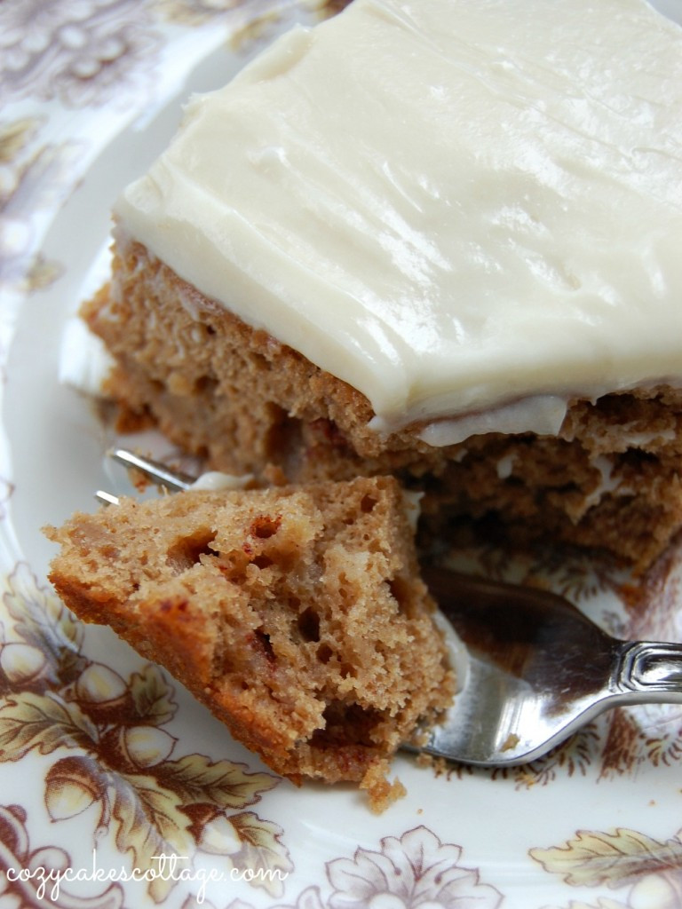 Apple Spice Cake
 Easy Harvest Apple Spice Cake