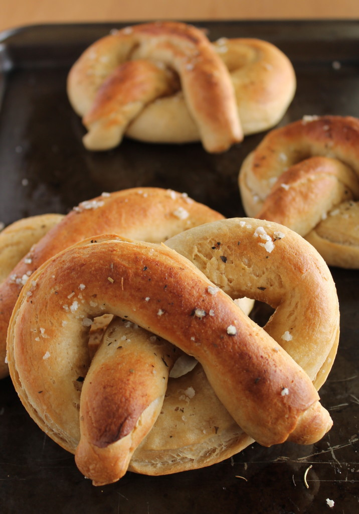 Are Pretzels Vegan
 Vegan Garlic and Herb Soft Pretzels Vegan Yumminess