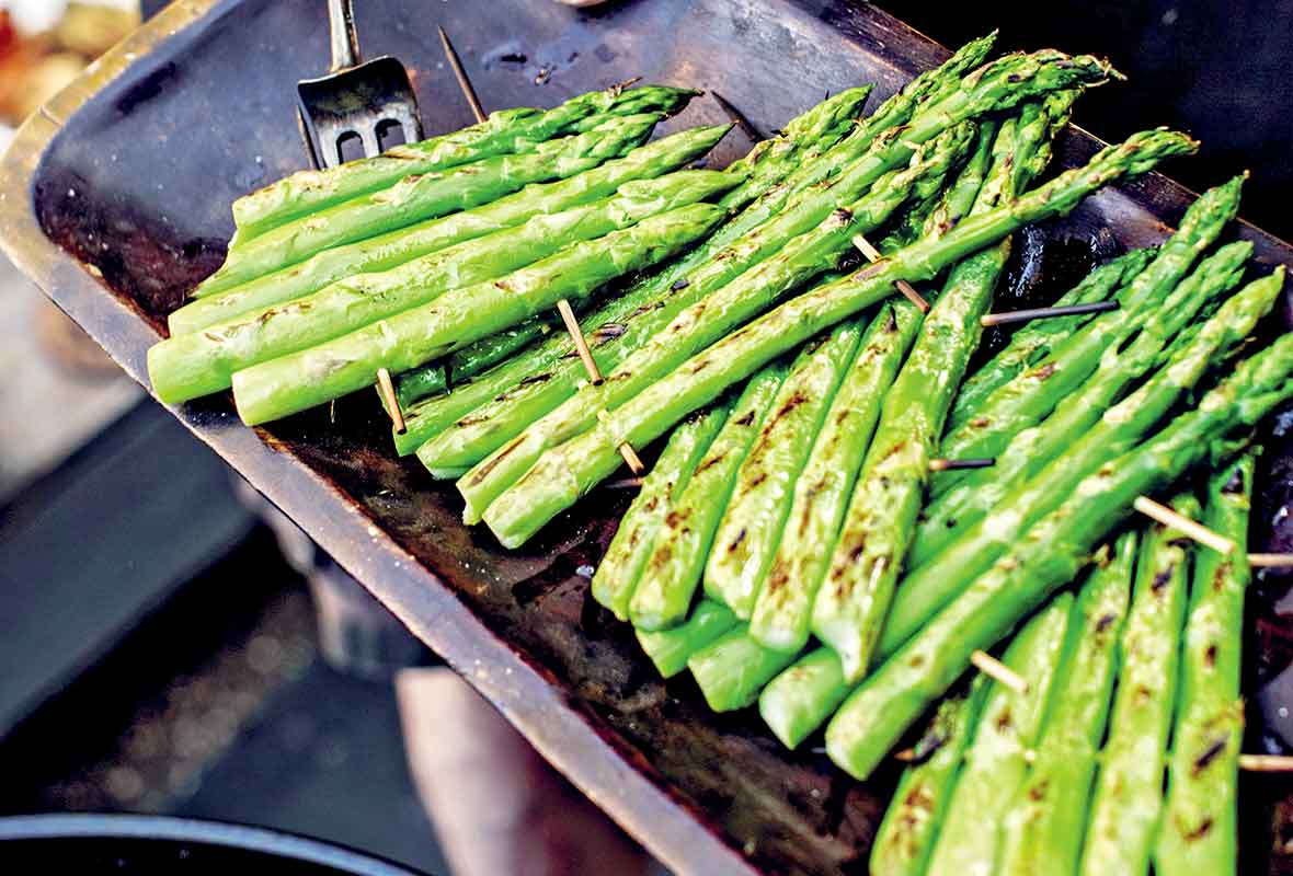 Asparagus On Grill
 How To Grill Asparagus Recipe