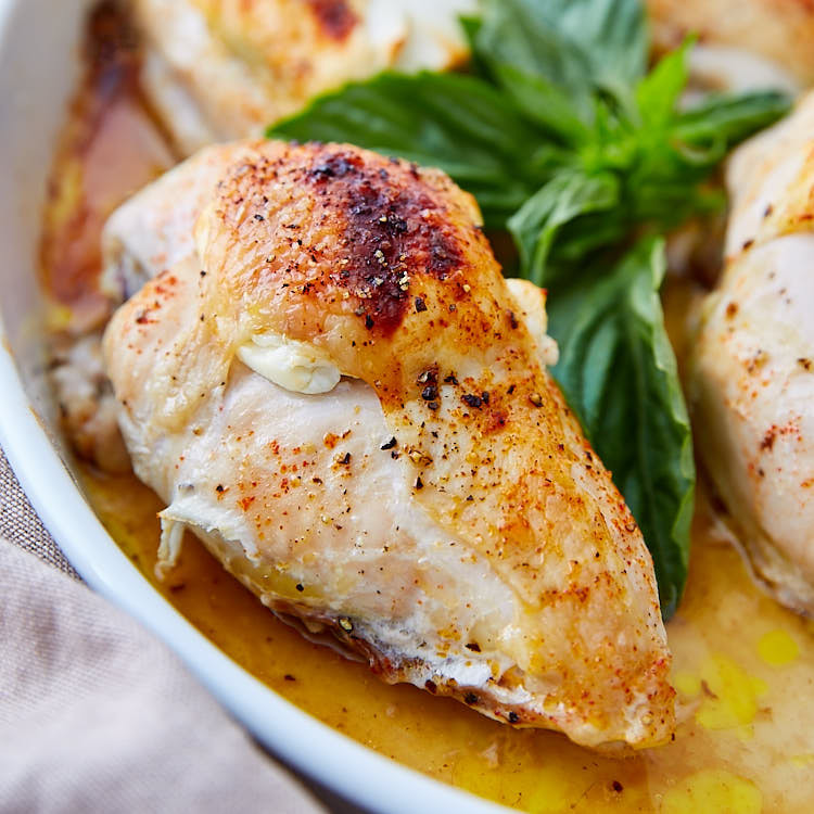 Baked Chicken Breast Temp
 3 Ingre nt Baked Chicken Breast with Goat Cheese and