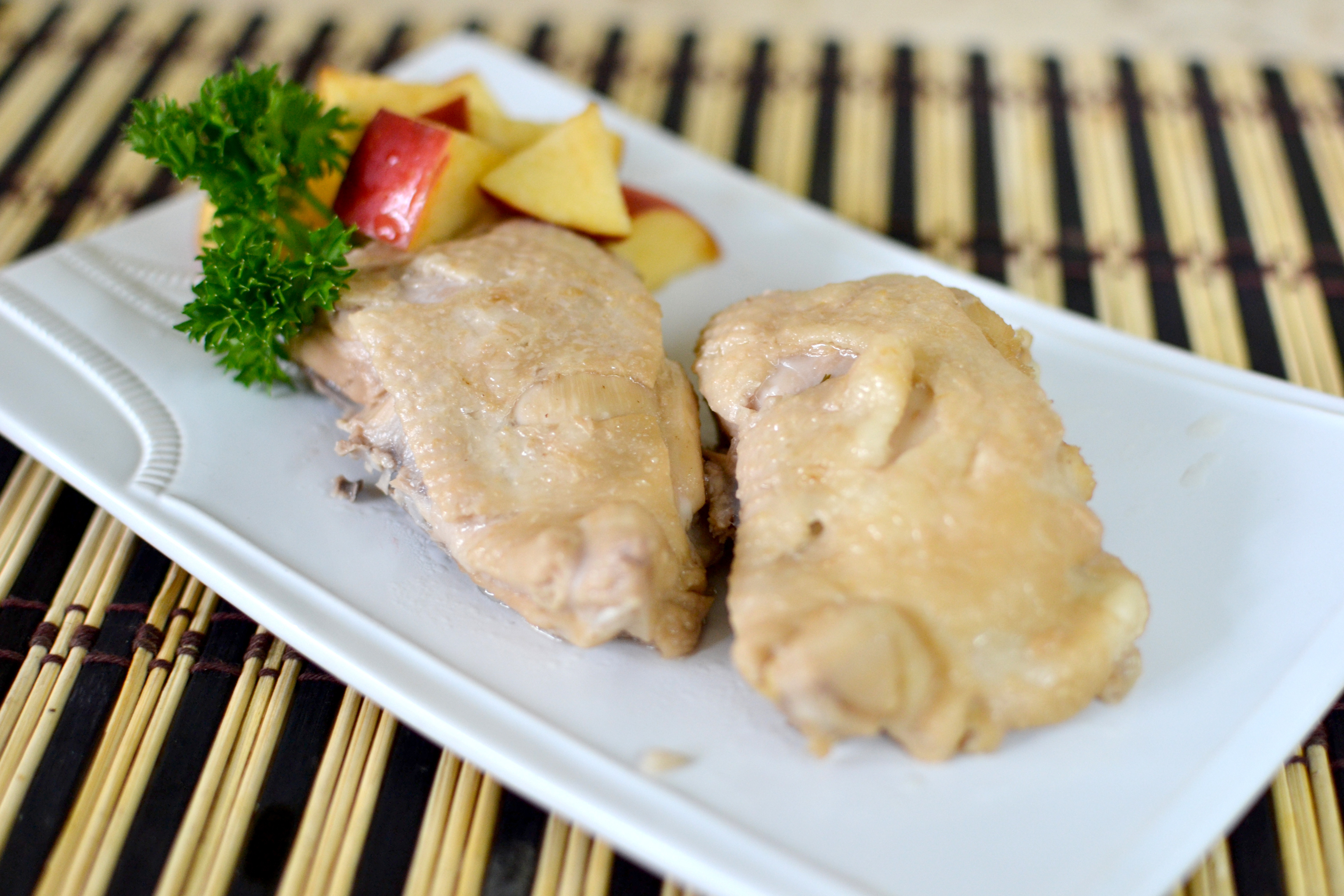 Boiled Chicken Thighs
 boiled chicken legs and white rice