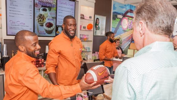 Brian Orakpo Cupcakes
 How two NFL players sweet tooths made them hands on