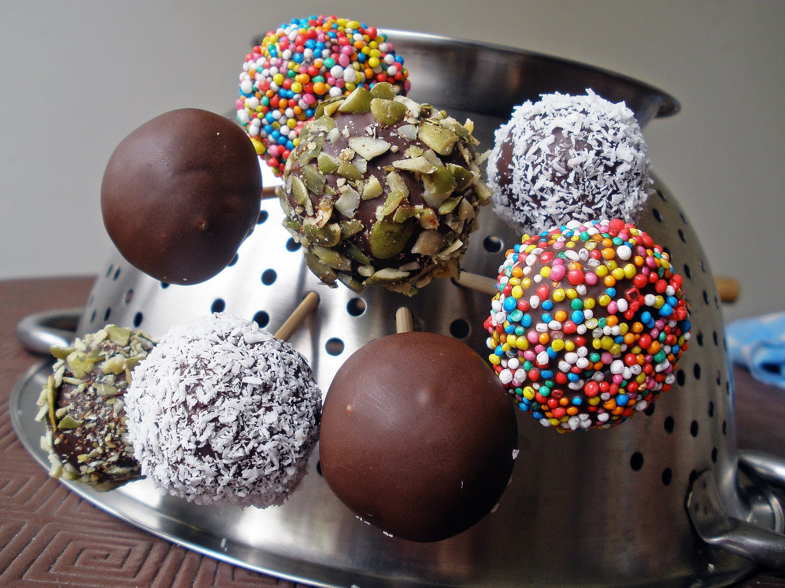 Cake Pops Recipe Easy
 Quinn s Baking Diary Easy Peasy Cake Pops