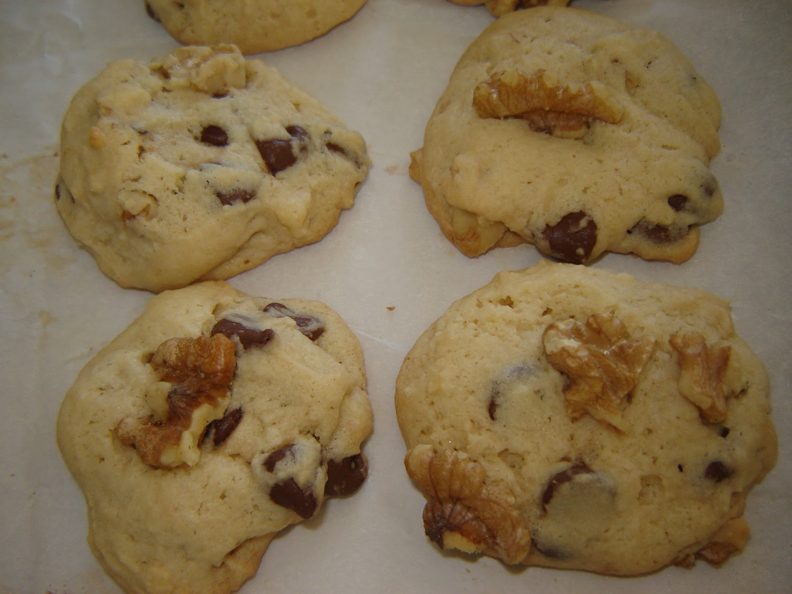 Cakey Chocolate Chip Cookies
 eatamarthacupcake Cakey Chocolate Chip Cookie