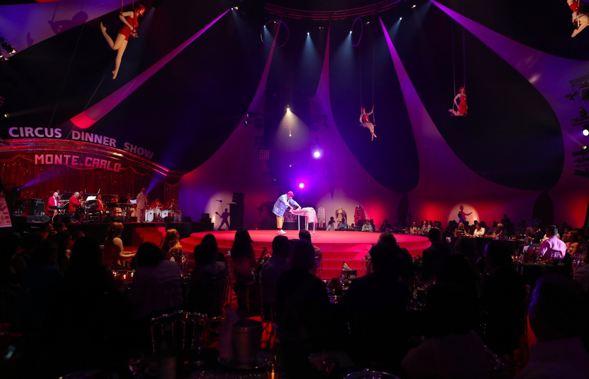 Capone'S Dinner And Show
 Circus Dinner Show 2013 Les images News Festival