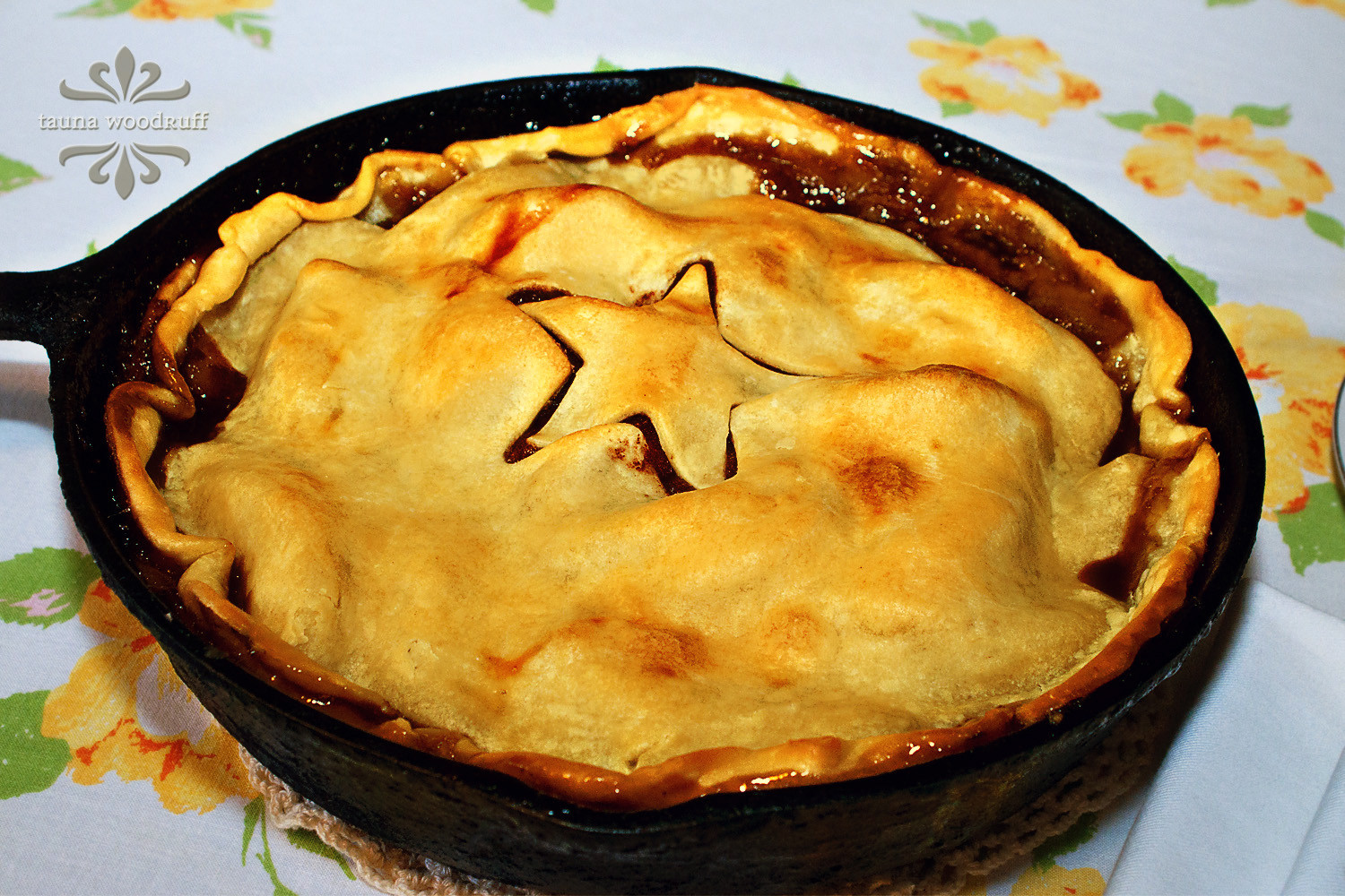 Cast Iron Skillet Apple Pie
 creative confetti Cast Iron Skillet Apple Pie