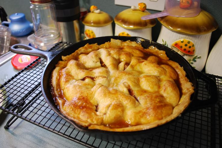 Cast Iron Skillet Apple Pie
 Cast iron skillet apple pie yummy treats