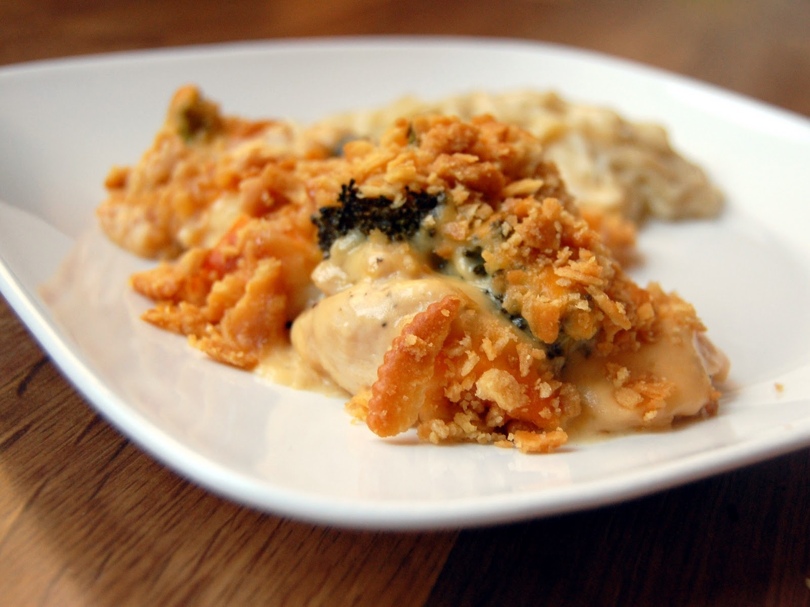 Cheesy Chicken Broccoli Bake
 Cassie Craves Cheesy Chicken Broccoli Bake