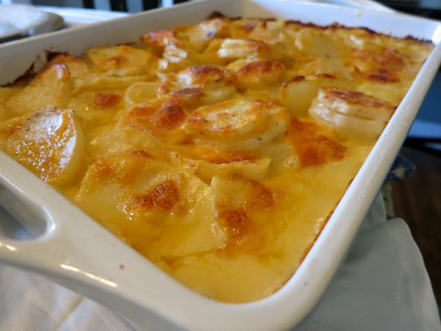 Cheesy Scalloped Potatoes Recipe
 Easy and Cheesy Scalloped Potatoes