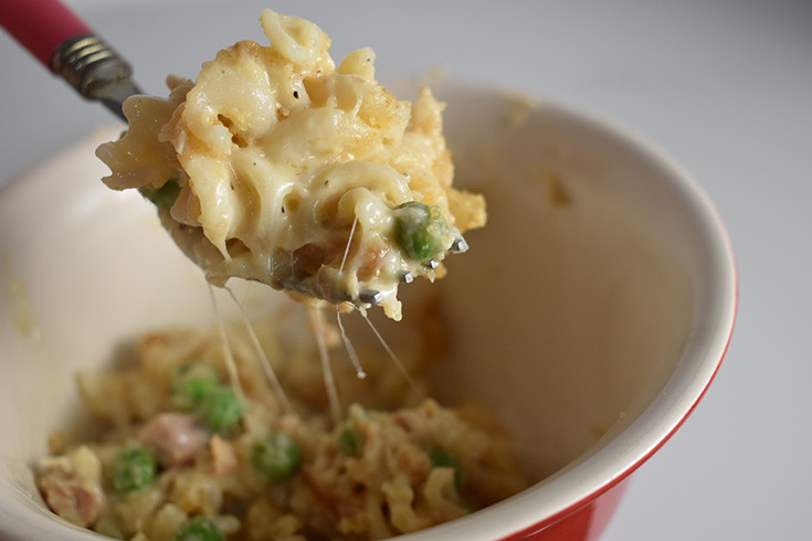 Cheesy Tuna Noodle Casserole
 Creamy Crunchy & Cheesy Tuna Noodle Casserole