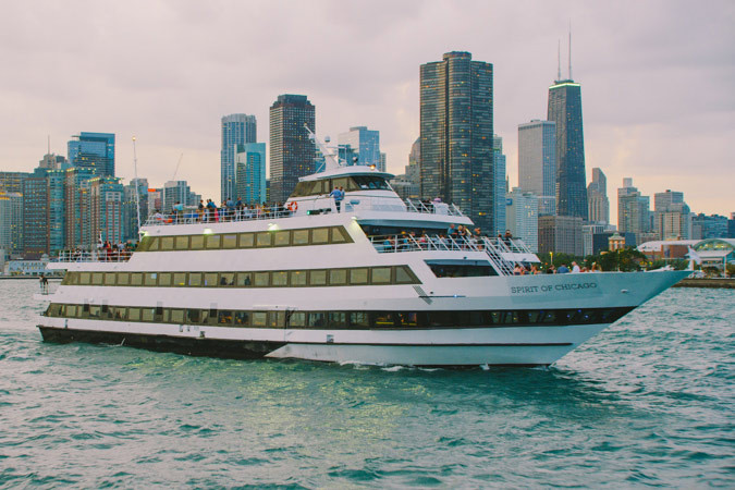 Chicago Dinner Cruise
 pare Chicago Cruise Ships at Navy Pier