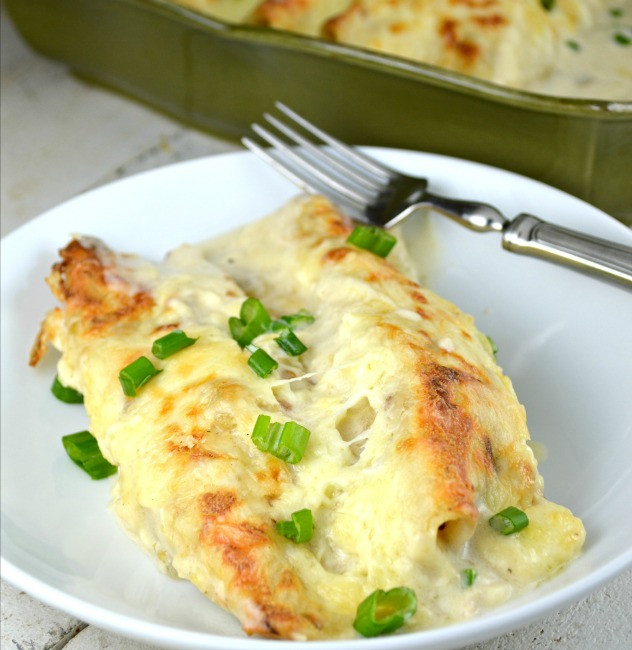 Chicken Enchiladas With White Sauce
 White Chicken Enchiladas with Sour Cream Sauce Gonna