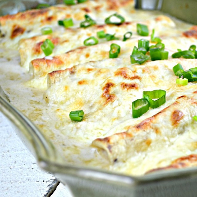 Chicken Enchiladas With White Sauce
 White Chicken Enchiladas with Sour Cream Sauce Gonna