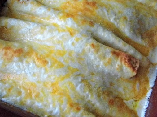 Chicken Enchiladas With White Sauce
 Chicken Enchiladas with White Sauce