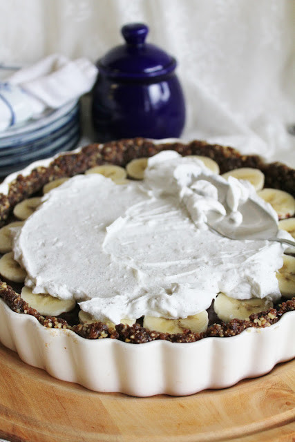 Chocolate Banana Cream Pie
 This Rawsome Vegan Life chocolate banana pie with coconut