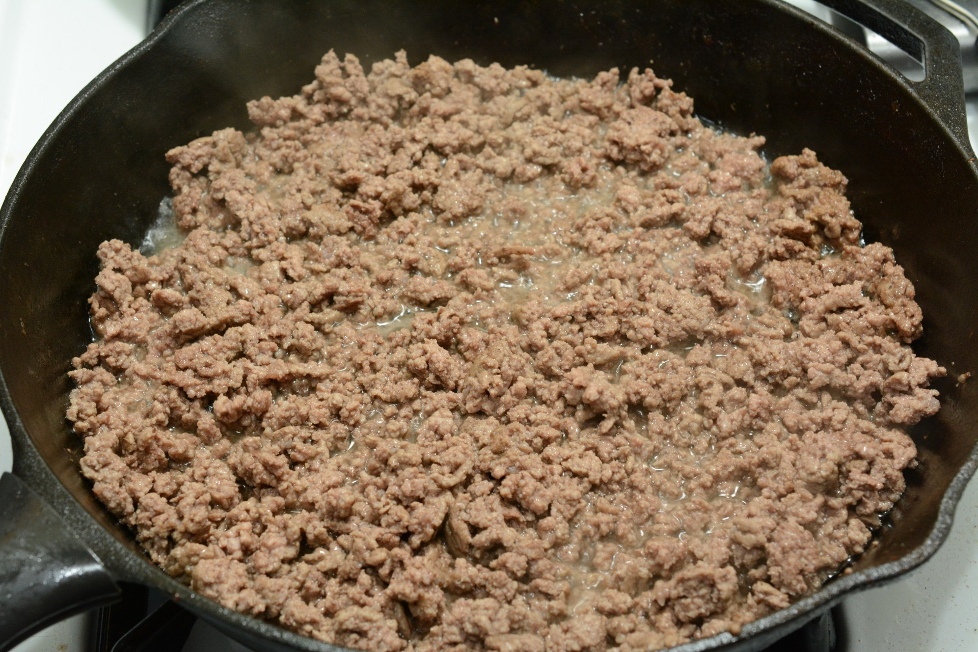 Cook Ground Beef
 Spaghetti Squash with Meat Sauce Caveman Keto