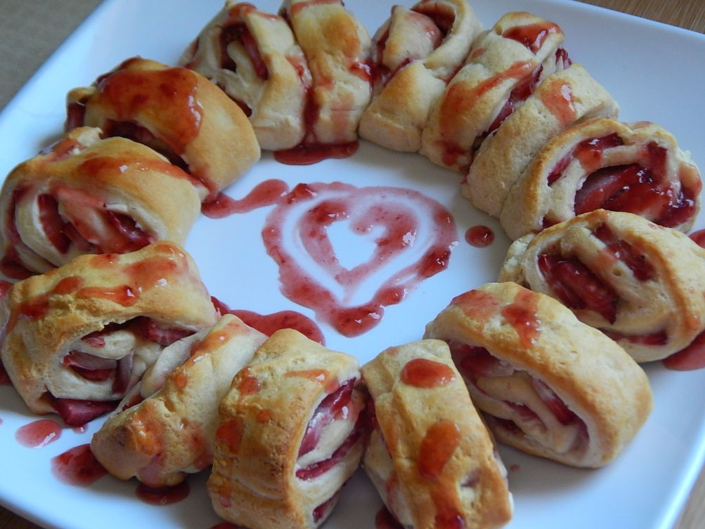 Crescent Roll Recipes Dessert
 strawberry crescent roll dessert