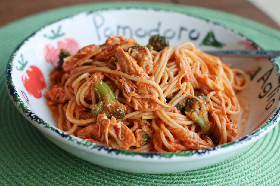 Crock Pot Chicken Spaghetti
 Creamy Crock Pot Chicken Spaghetti with Broccoli