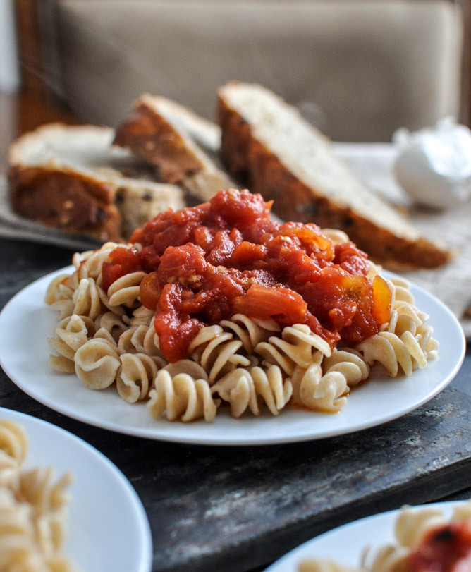 Crockpot Tomato Sauce
 Our Favorite Simple Crockpot Tomato Sauce