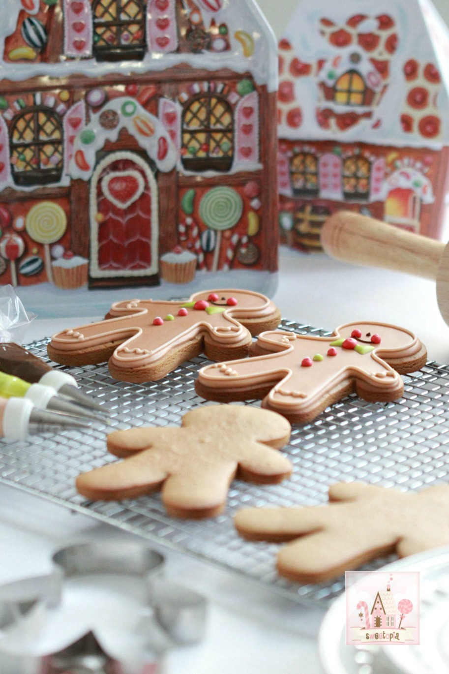 Decorating Gingerbread Cookies
 Video & Recipe How to Make Gingerbread Cut Out Cookies