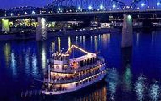 Dinner In Chattanooga
 Southern Belle at Night Picture of Southern Belle