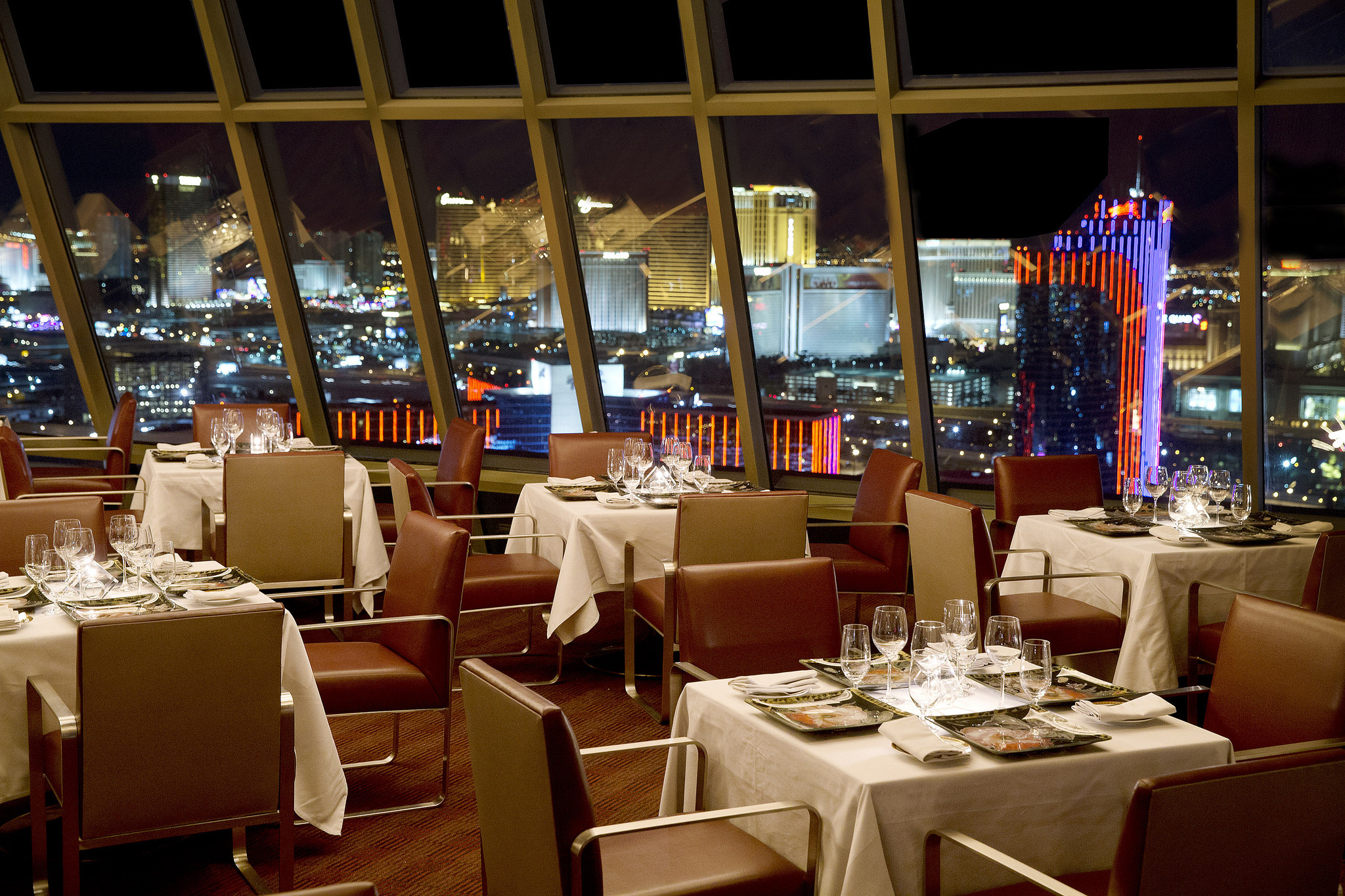 Dinner In Vegas
 Impress your date at these romantic Vegas restaurants