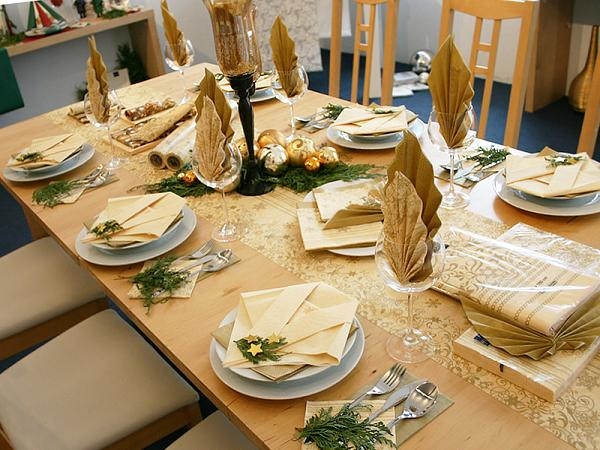 Dinner Table Decorating
 Elegant Christmas Table Decorations for 2016 Easyday