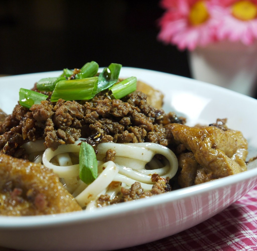 Easy Chinese Recipes
 Taiwanese Minced Pork Recipe 滷肉燥 Stew ground Pork