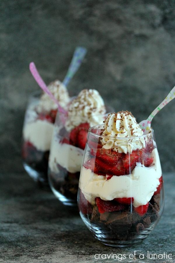 Easy Individual Desserts For A Crowd
 Strawberry Brownie Parfaits