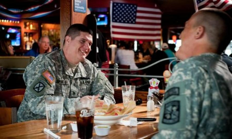 Free Dinners On Veterans Day
 Free Meals for Military Personnel on Veterans Day