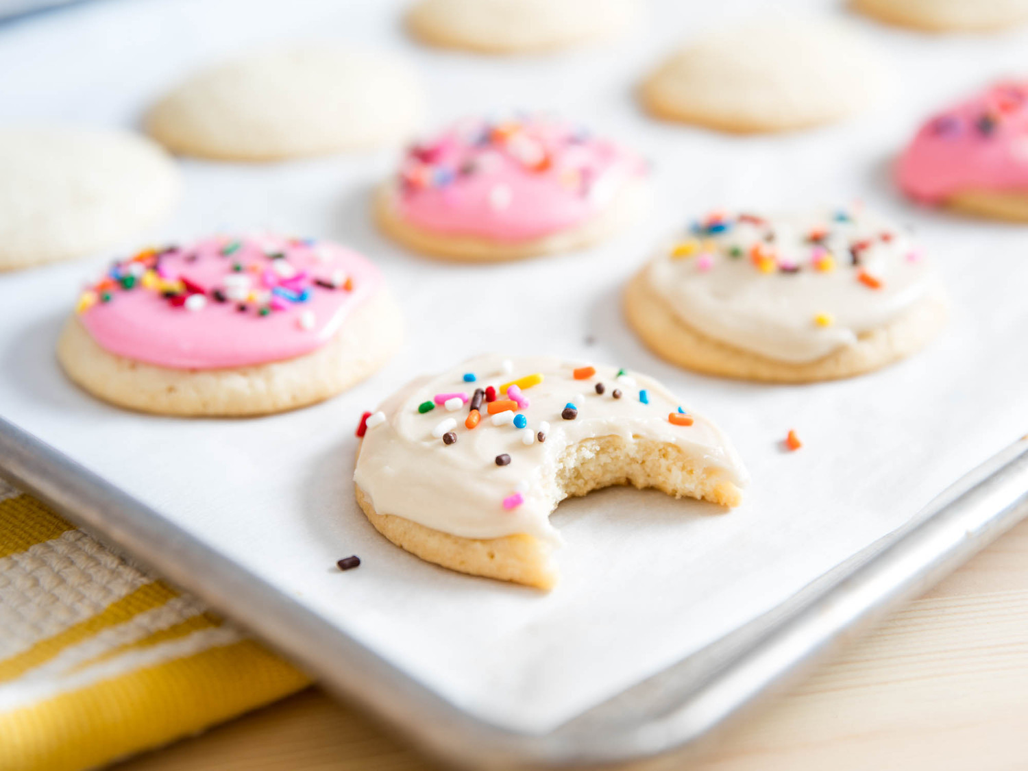 Frosted Sugar Cookies
 Lofthouse Style Frosted Sugar Cookies Recipe