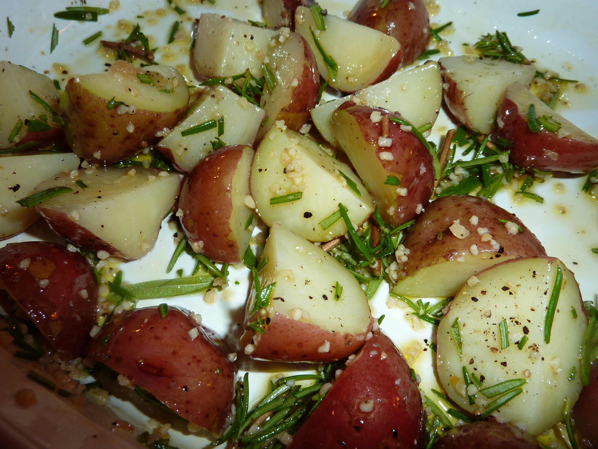 Garlic Roasted Red Potatoes
 Roasted Red Potatoes with Garlic and Rosemary