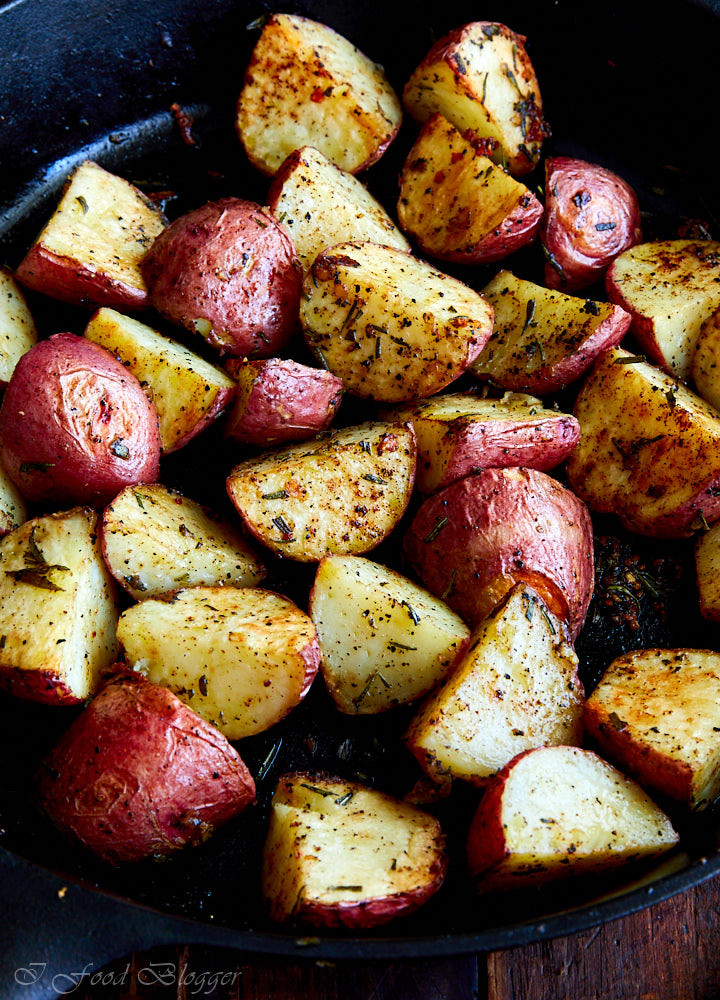 Garlic Roasted Red Potatoes
 Rosemary Garlic Roasted Red Potatoes i FOOD Blogger