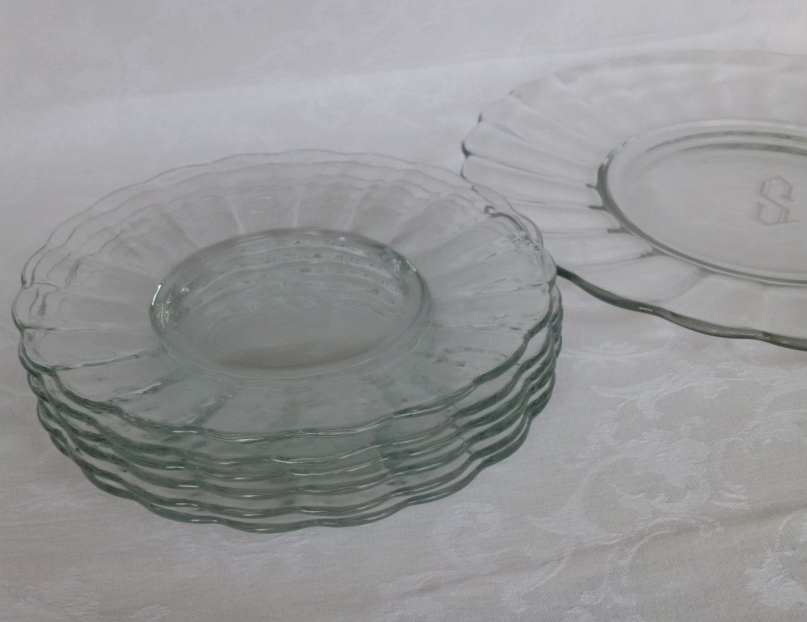 Glass Dessert Plates
 OG 0031 Blown Glass dessert plate set monogram S service