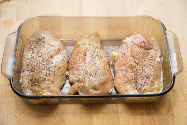 How Many Chicken Thighs In A Pound
 How to Bake e Pound of Chicken Breast at 375 Degrees