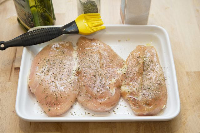 How Many Chicken Thighs In A Pound
 How to Bake e Pound of Chicken Breast at 375 Degrees