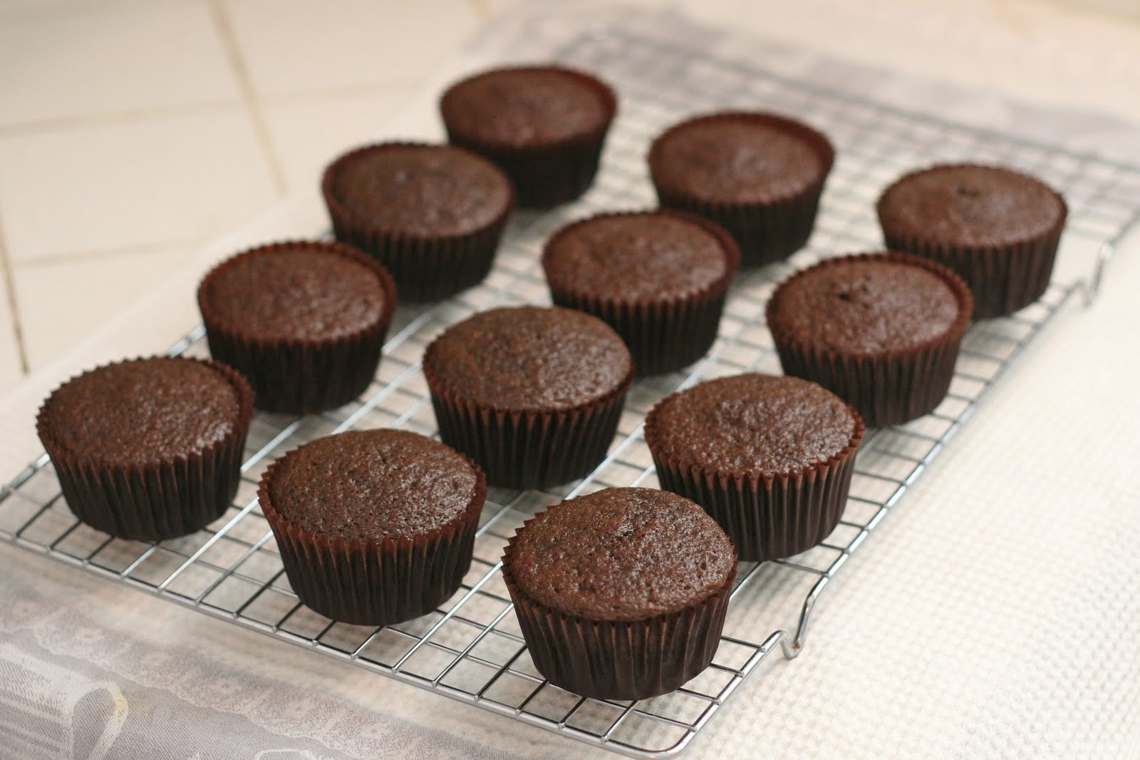 How To Bake Cupcakes
 Cupcake Basics How to Bake Cupcakes – Glorious Treats