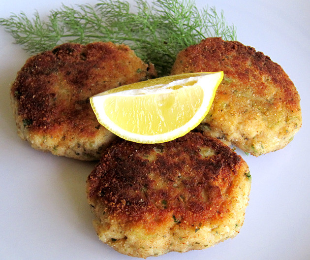 How To Cook Crab Cakes
 How To Make Crab Cakes Hilah Cooking