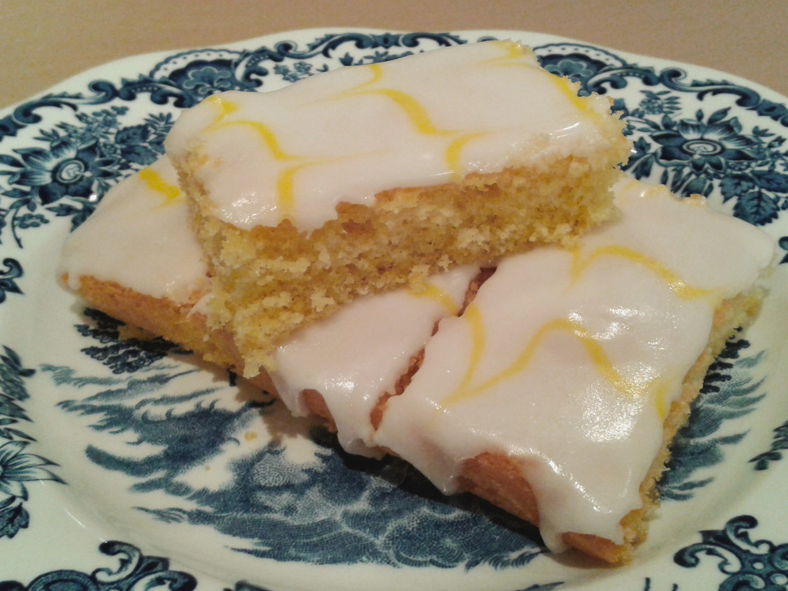 Lemon Sponge Cake
 Recipe Simple lemon cake with feathered icing