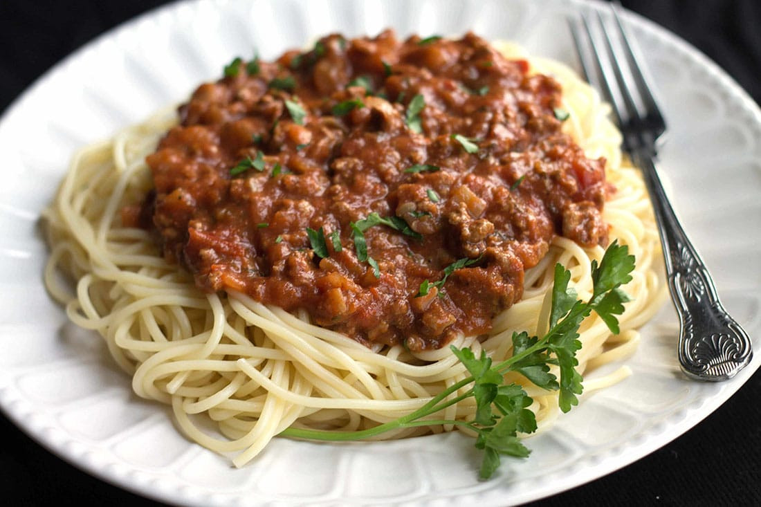 Meat Sauce For Spaghetti
 Quick & Easy Spaghetti Bolognese Erren s Kitchen