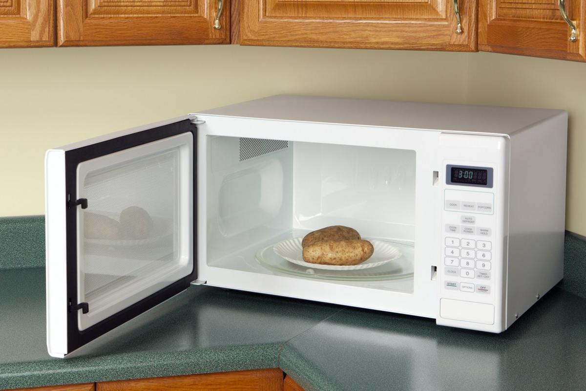 Microwave A Potato
 Need a Yummilicious Microwave Baked Potato Recipe Here