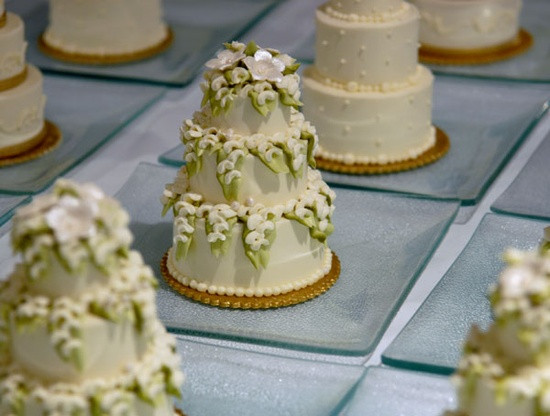 Mini Wedding Cakes
 Mini Bolo de Casamento Noivinhas de Luxo