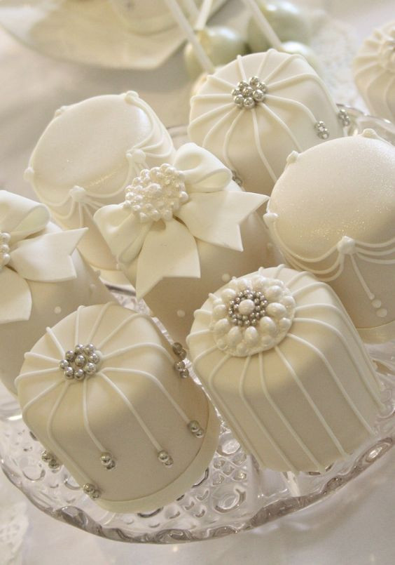 Mini Wedding Cakes
 Cake Mini White Cakes Weddbook