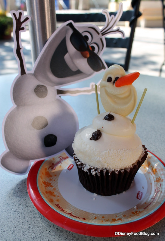 Olaf Cupcakes Cake
 olaf cupcake