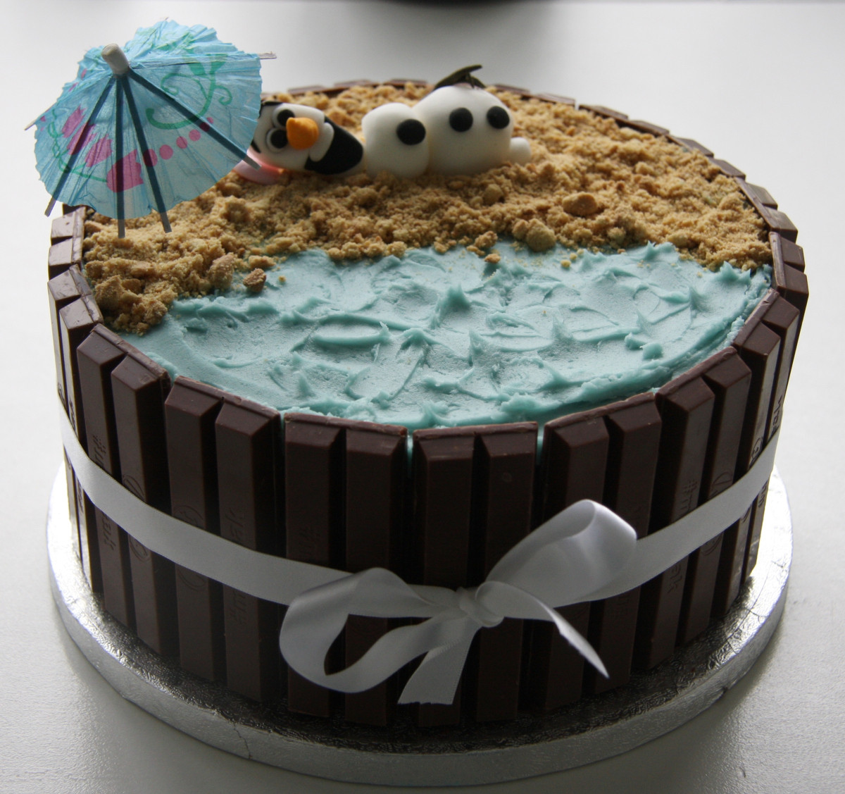 Olaf Cupcakes Cake
 Olaf on The Beach Cake and Cupcakes – lovinghomemade